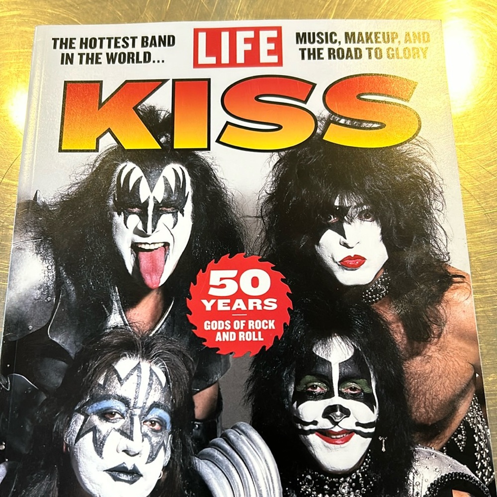 Life Magazine Kiss